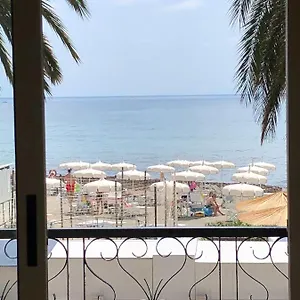 https://hotel-solemare-albenga.hotelitalianriviera.com