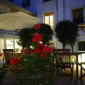 Hotel Alhambra, Parigi