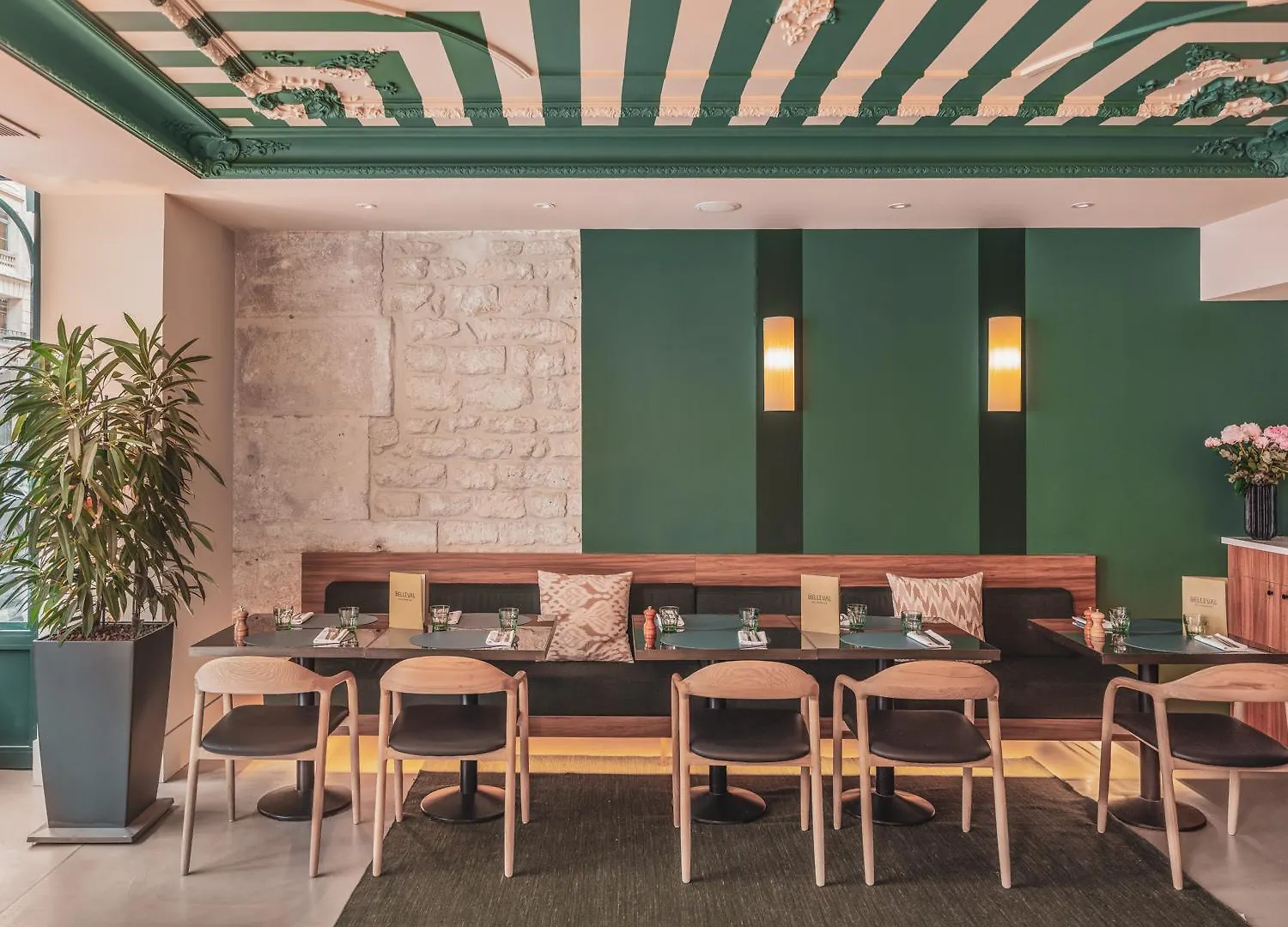 ****  Hotel Belleval Paris France